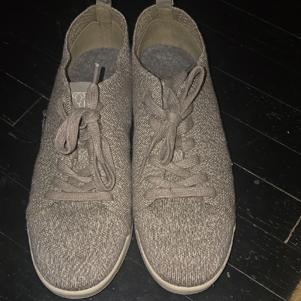 Stylish Grayish-brow  Knit Sneakers